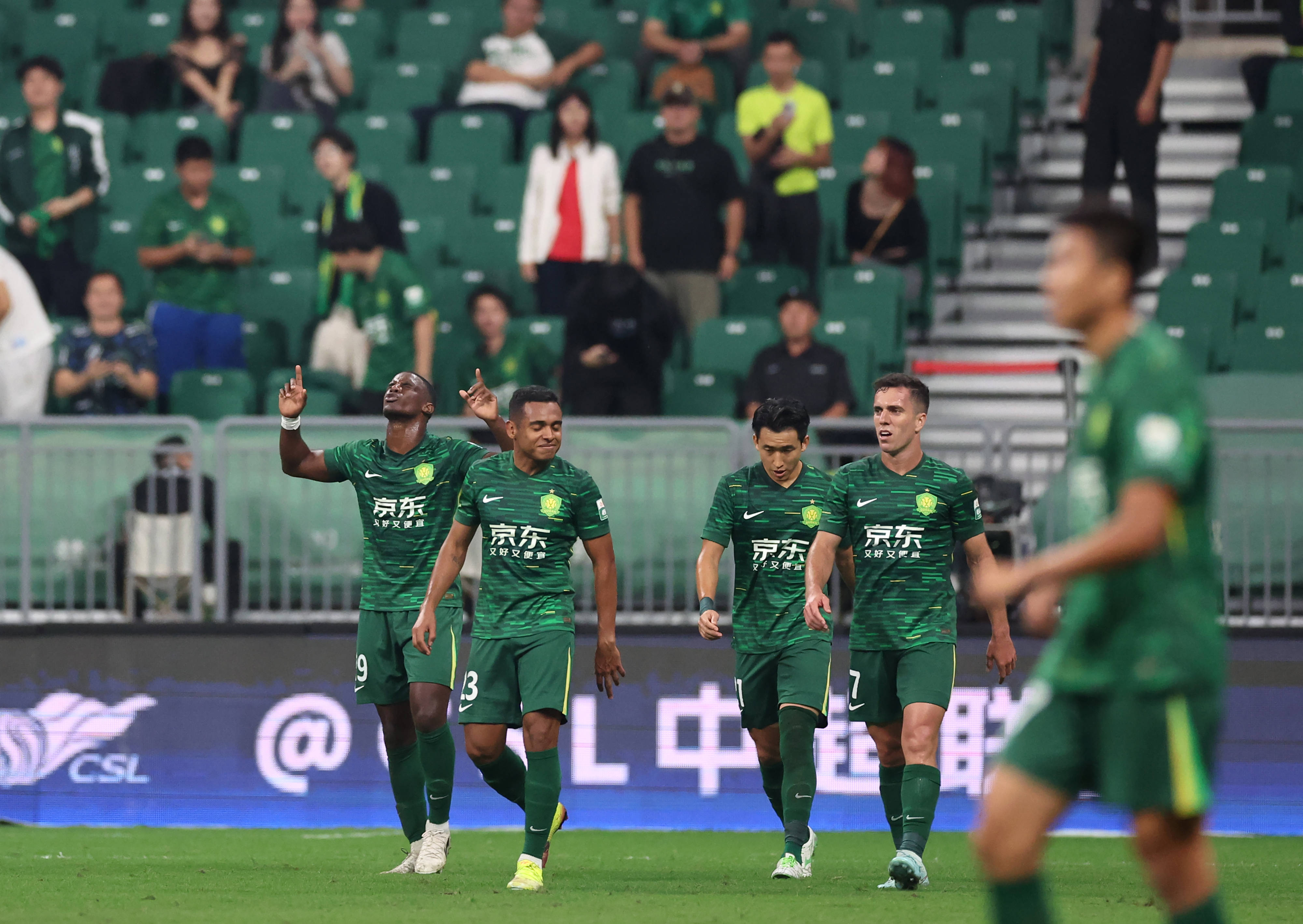 包含国际比赛日北京首钢备战社区盾赛后国际米兰备战葡超，连对手都承认：风云突变北京国安今晚手感冰凉的词条